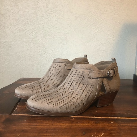 Soda perforated ankle boot - Picture 2 of 7